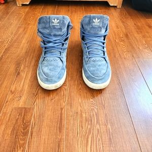 Adidas Tubular shoes